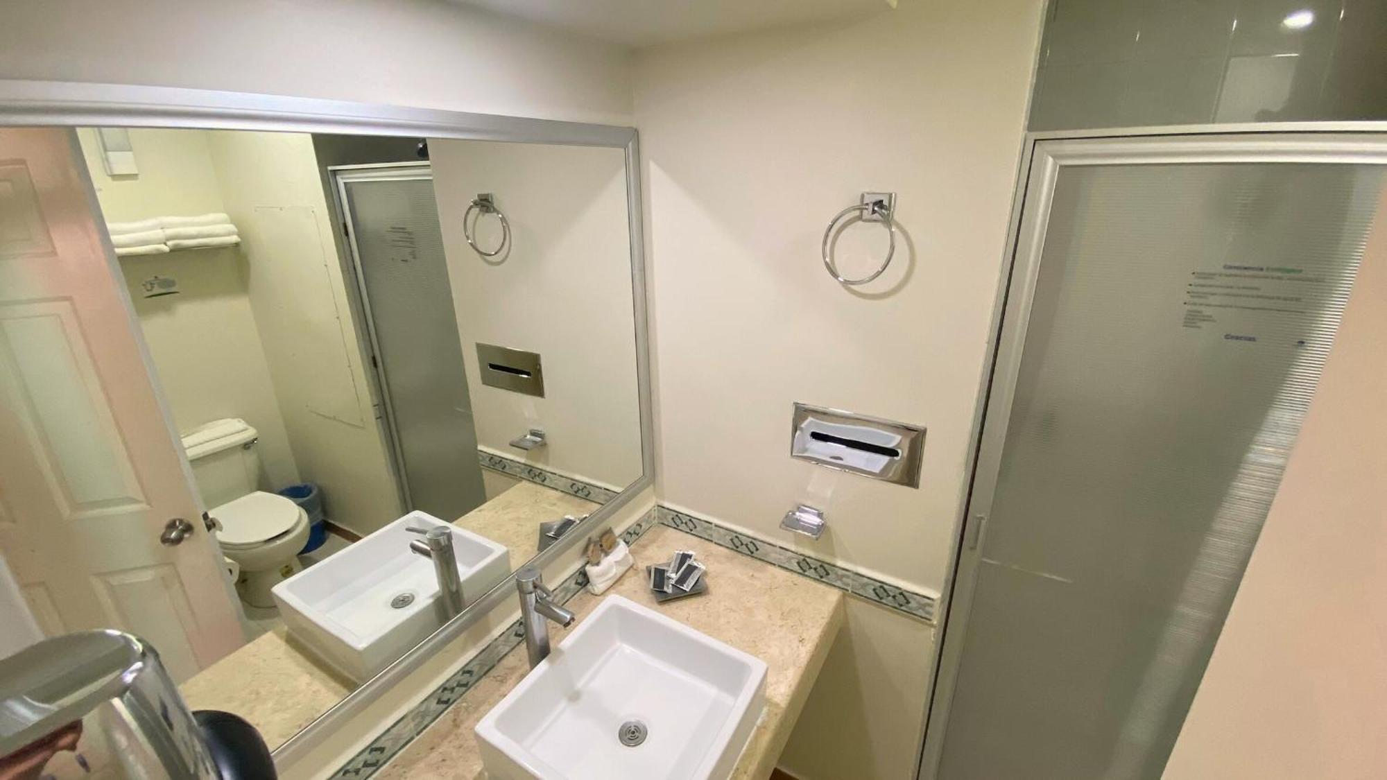 Hotel Enterprise Inn Poliforum León Zewnętrze zdjęcie